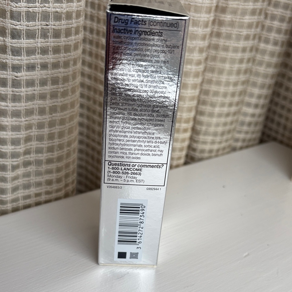Lancôme Rénergie Lift Makeup SPF 27  Dore 20 (w) 360 - Picture 6 of 11